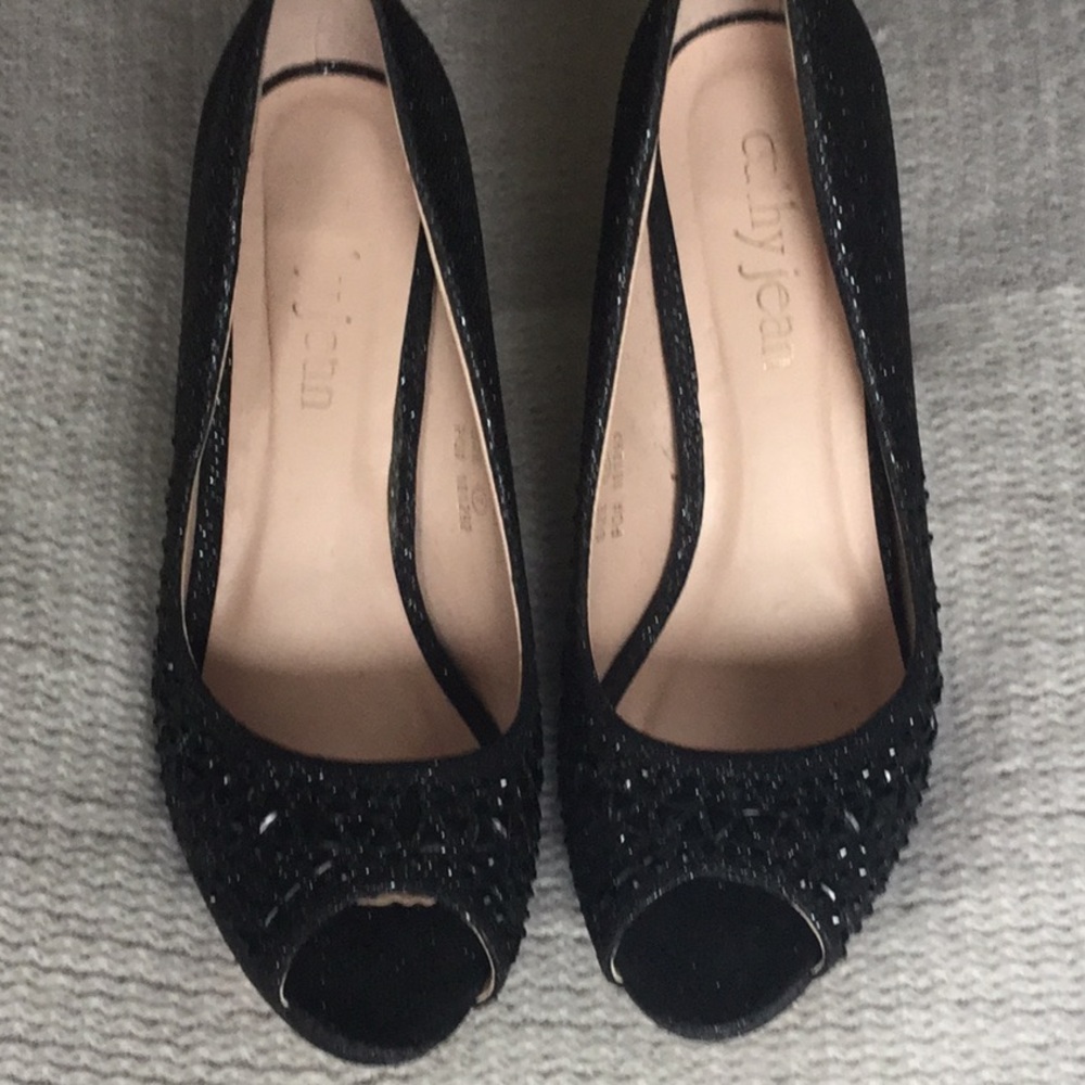 Black fabric shoe with beads, size 7.